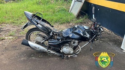 Motociclista morre em colis&atilde;o com caminh&atilde;o na PR-092