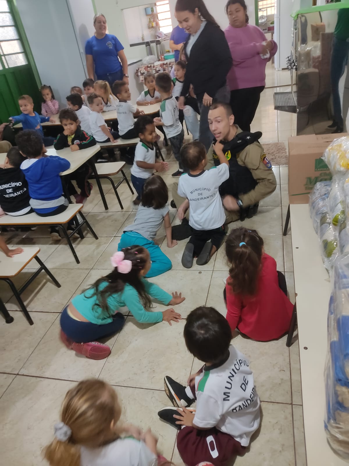 POL&Iacute;CIA MILITAR DE BANDEIRANTES E ANDIR&Aacute; CRIA PROJETO DE VISITAS COMUNIT&Aacute;RIAS AOS CENTROS MUNICIPAIS DE EDUCA&Ccedil;&Atilde;O INFANTIL.