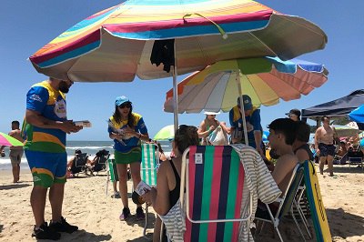 A&ccedil;&atilde;o em balne&aacute;rios orienta sobre atrativos tur&iacute;sticos do Estado al&eacute;m das praias