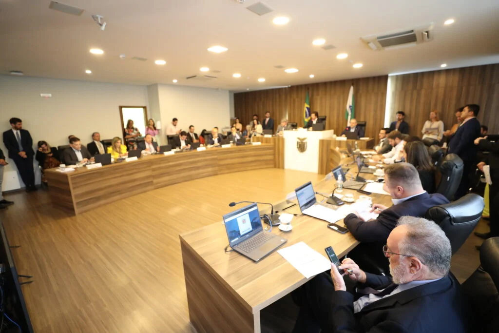 Comiss&atilde;o aprova aumento do ICMS; Assembleia faz cinco sess&otilde;es hoje para &lsquo;limpar a pauta&rsquo; e antecipar o recesso