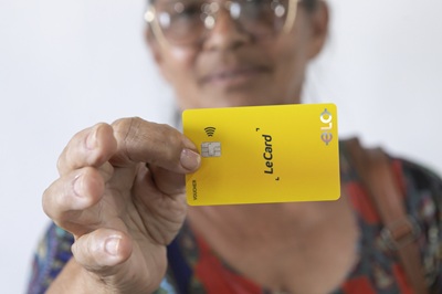 Estado entrega primeiros cartões de até R$ 50 mil para reconstrução de casas em Rio Bonito do Iguaçu