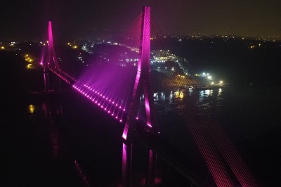 Outubro Rosa: Ponte da Integra&ccedil;&atilde;o Brasil&ndash;Paraguai &eacute; iluminada na cor da campanha