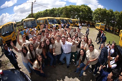 Em parceria com deputados, Governo come&ccedil;a entrega de 209 novos &ocirc;nibus para a educa&ccedil;&atilde;o