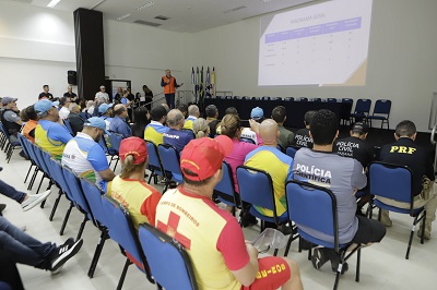 Profissionais contratados para o Ver&atilde;o Maior Paran&aacute; v&atilde;o auxiliar popula&ccedil;&atilde;o afetada pelas chuvas
