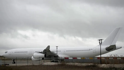 Fran&ccedil;a barra avi&atilde;o romeno que transportava 303 cidad&atilde;os indianos por suspeita de tr&aacute;fico humano