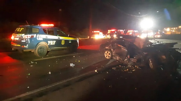 Beb&ecirc; de 1 ano morre ap&oacute;s ser arremessado de carro durante capotamento em Londrina, diz PRF