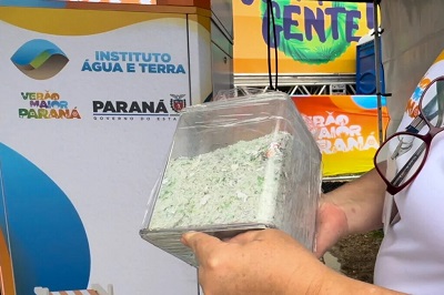 M&aacute;quinas que transformam garrafas de vidro em areia s&atilde;o instaladas no Litoral do Paran&aacute;