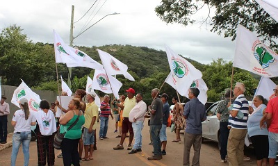 Lama invis&iacute;vel de barragem destruiu projetos de vida em cidade de MG