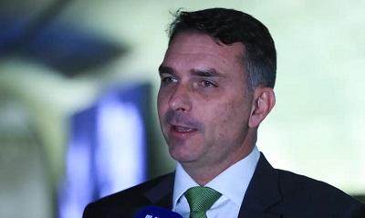 Deputados pedem investiga&ccedil;&atilde;o sobre rela&ccedil;&atilde;o entre Vorcaro e Fl&aacute;vio