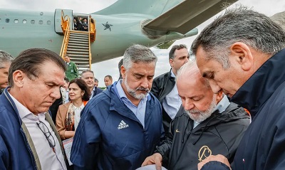 Lula garante verba para reconstru&ccedil;&atilde;o de estradas no Rio Grande do Sul