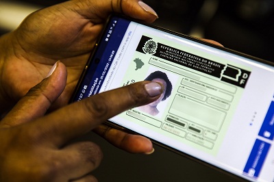 Quase 3 milh&otilde;es de pessoas j&aacute; possuem a CNH Digital no Paran&aacute;