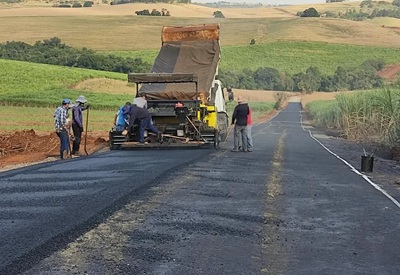 PREFEITURA INICIA PAVIMENTA&Ccedil;&Atilde;O DA ESTRADA DO SERT&Atilde;OZINHO COM EXECU&Ccedil;&Atilde;O POR EQUIPES PR&Oacute;PRIAS