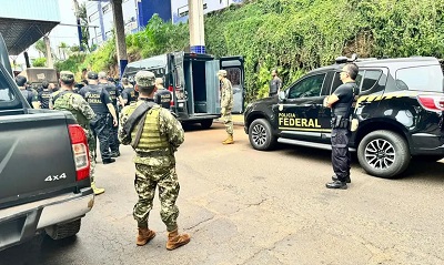 Paraguai entrega 25 presos brasileiros &agrave; Pol&iacute;cia Federal