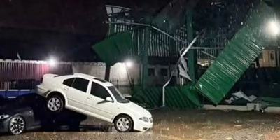 Tempestade causa destrui&ccedil;&atilde;o no Paran&aacute;, arrasta carros e destelha igreja com vento de 125 km/h