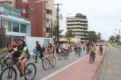 Passeio cicl&iacute;stico garante lazer &agrave;s fam&iacute;lias que curtem o ver&atilde;o em Pontal do Paran&aacute;