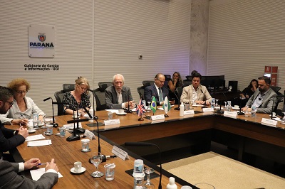 Paran&aacute; busca parcerias com o Reino Unido em educa&ccedil;&atilde;o, infraestrutura e energia verde