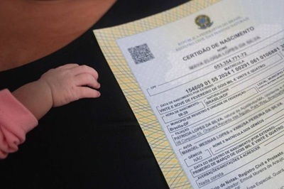 Reconhecimento de paternidade em cart&oacute;rio d&aacute; salto gigante no Paran&aacute;