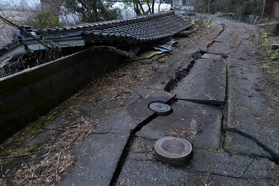 Terremoto no Jap&atilde;o deixa 65 mortos, 300 feridos e 33 mil desabrigados
