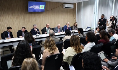 Setores atingidos por tarifa&ccedil;o dos EUA ter&atilde;o novo plano de socorro