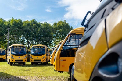 Renova&ccedil;&atilde;o da frota escolar: Governo entrega mais 102 &ocirc;nibus novos a 86 munic&iacute;pios