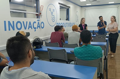 Carretas do Conhecimento qualificam egressos e monitorados do sistema penal
