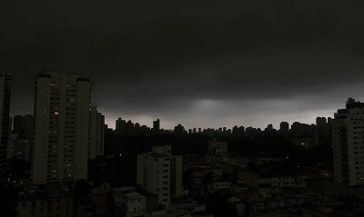 Temporal em SP derruba &aacute;rvores e deixa moradores sem luz 