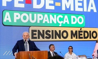 Ensino m&eacute;dio: P&eacute;-de-Meia dar&aacute; R$ 2 mil por ano a alunos de baixa renda