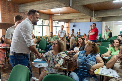 1.195 professores e pedagogos come&ccedil;am a tomar posse para refor&ccedil;ar educa&ccedil;&atilde;o do Paran&aacute;