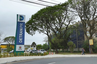 Detran-PR far&aacute; concurso p&uacute;blico com 100 vagas para Agentes e Analistas de Tr&acirc;nsito