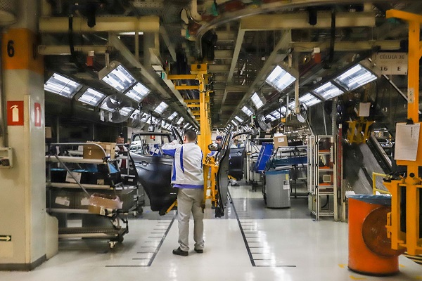 Ind&uacute;stria paranaense cresce 2,9% em 2023, melhor resultado da regi&atilde;o Sul