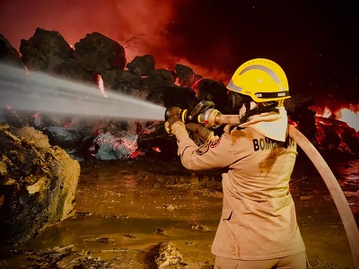Um inc&ecirc;ndio de grandes propor&ccedil;&otilde;es por volta das 23h40 da noite desta sexta-feira
